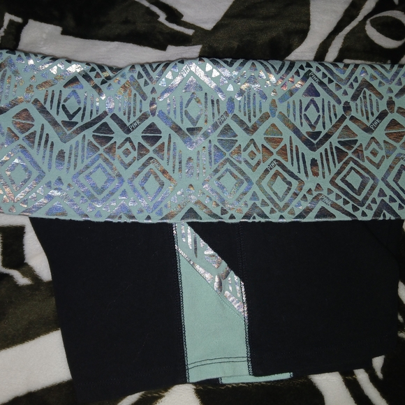 PINK Victoria's Secret Bling, Foil, Roses,Aztec Yoga Shorts 2011-2012 Yoga Short - Picture 8 of 10